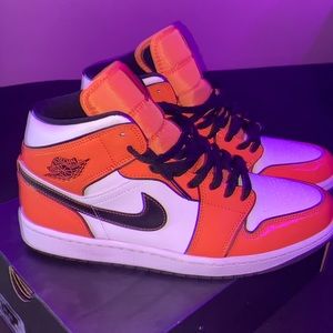 Jordan 1 Mid, Orange